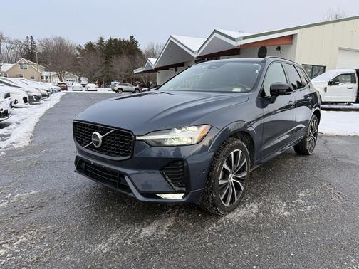 2024 Volvo XC60 B5 Plus Dark Theme