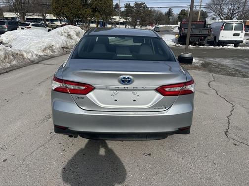 2018 Toyota Camry Hybrid LE