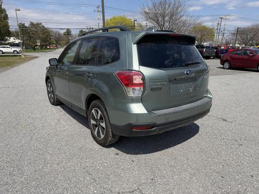 Jasmine Green Metallic 2018 Subaru Forester 2.5i Premium