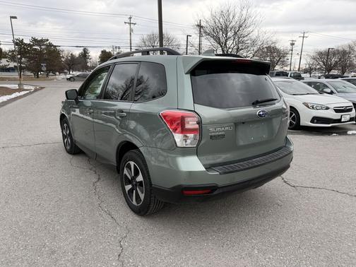 Jasmine Green Metallic 2018 Subaru Forester 2.5i Premium