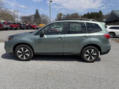 Jasmine Green Metallic 2018 Subaru Forester 2.5i Premium