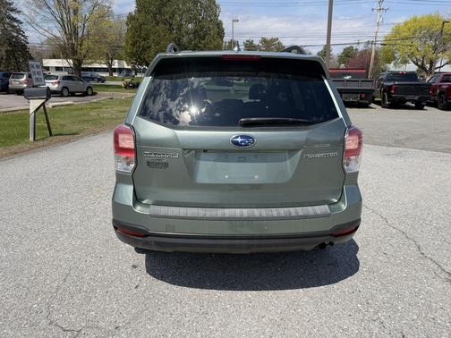 Jasmine Green Metallic 2018 Subaru Forester 2.5i Premium