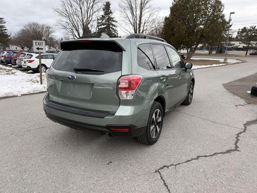 Jasmine Green Metallic 2018 Subaru Forester 2.5i Premium
