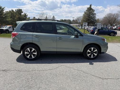 Jasmine Green Metallic 2018 Subaru Forester 2.5i Premium