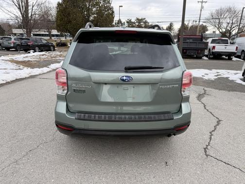 Jasmine Green Metallic 2018 Subaru Forester 2.5i Premium