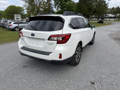 Crystal White Pearl 2016 Subaru Outback 2.5i Limited