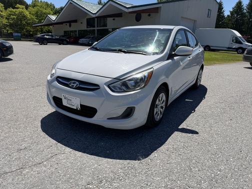 Chalk White 2017 Hyundai Accent SE