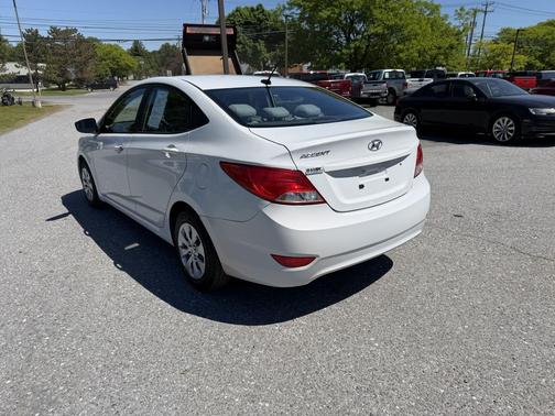 Chalk White 2017 Hyundai Accent SE