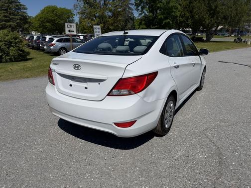Chalk White 2017 Hyundai Accent SE