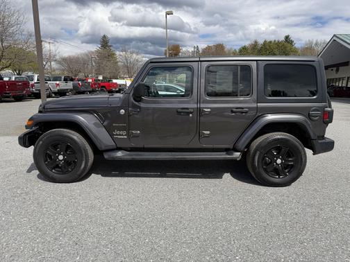 Granite Crystal Metallic Clearcoat 2018 Jeep Wrangler Unlimited Sahara