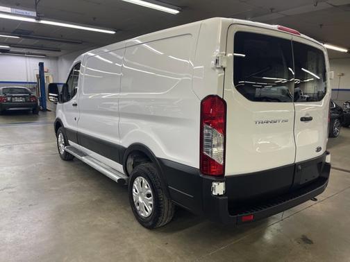 2024 Ford Transit-250 