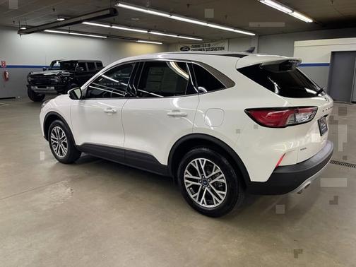 STAR WHITE METALLIC TRI-COA 2022 Ford Escape SEL