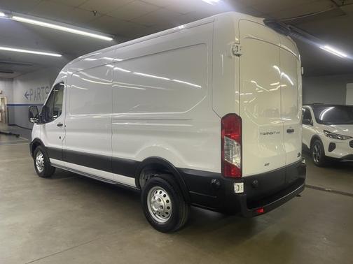 2024 Ford Transit-250 148 WB MEDIUM ROOF CARGO