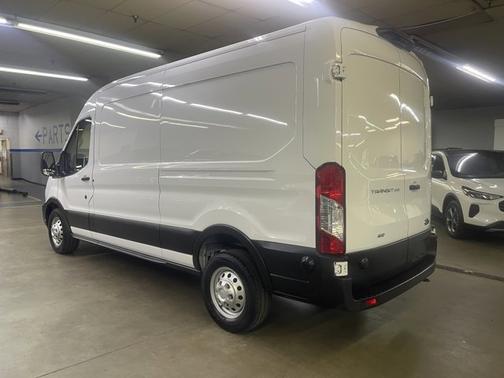 2024 Ford Transit-250 148 WB MEDIUM ROOF CARGO