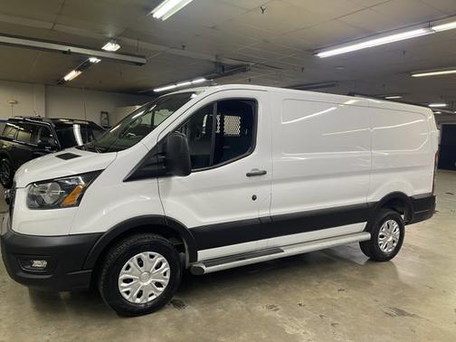 2024 Ford Transit-250 