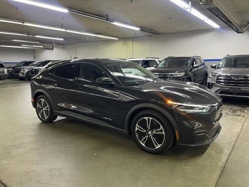 2022 Ford Mustang Mach-E SELECT