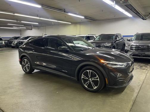 2022 Ford Mustang Mach-E SELECT