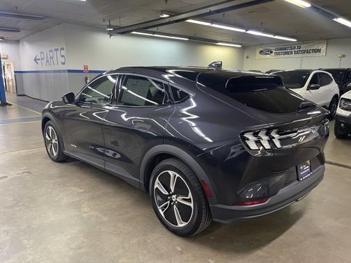 2022 Ford Mustang Mach-E SELECT