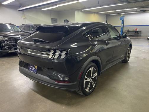 2022 Ford Mustang Mach-E SELECT