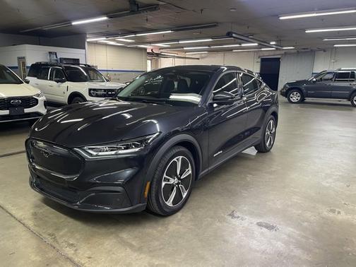 2022 Ford Mustang Mach-E SELECT