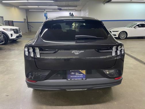 2022 Ford Mustang Mach-E SELECT
