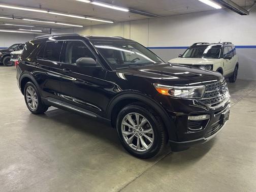 AGATE BLACK METALLIC 2023 Ford Explorer XLT SUV