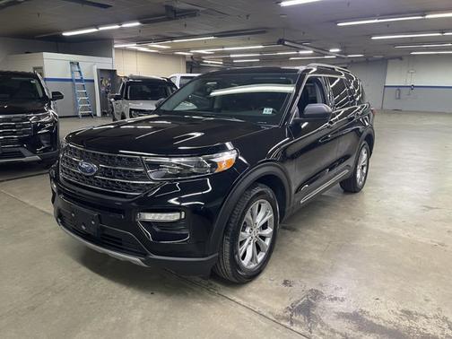 AGATE BLACK METALLIC 2023 Ford Explorer XLT