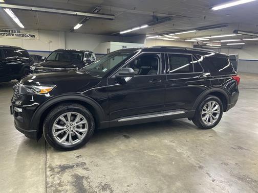 AGATE BLACK METALLIC 2023 Ford Explorer XLT