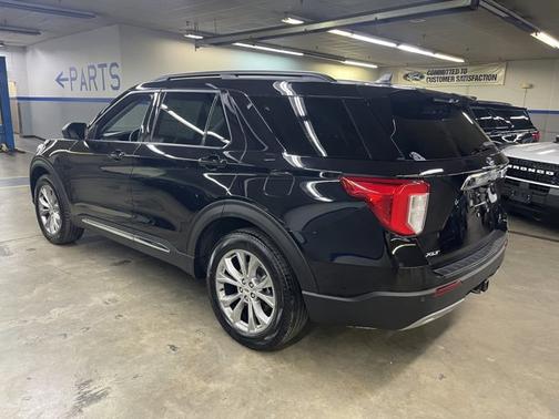 AGATE BLACK METALLIC 2023 Ford Explorer XLT