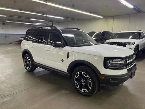 OXFORD WHITE 2022 Ford Bronco Sport OUTER BANKS