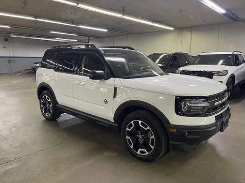 OXFORD WHITE 2022 Ford Bronco Sport OUTER BANKS