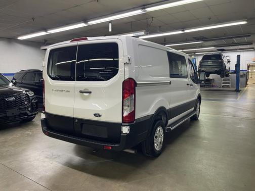 2024 Ford Transit-250 