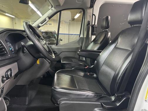 2024 Ford Transit-250 148 WB MEDIUM ROOF CARGO