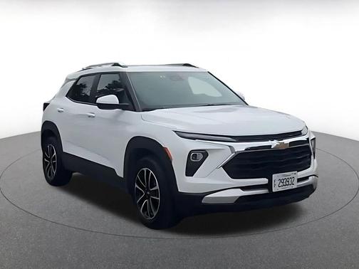 Summit White 2025 Chevrolet Trailblazer LT