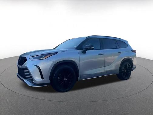 Celestial Silver Metallic 2025 Toyota Highlander XSE