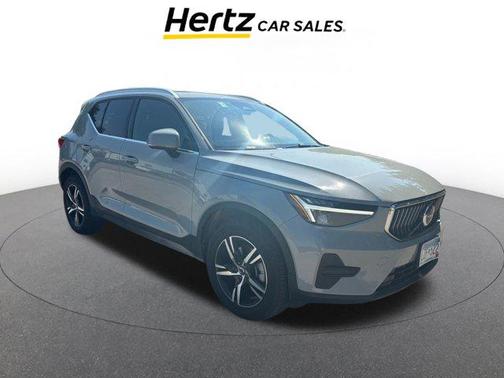 2024 Volvo XC40 CORE