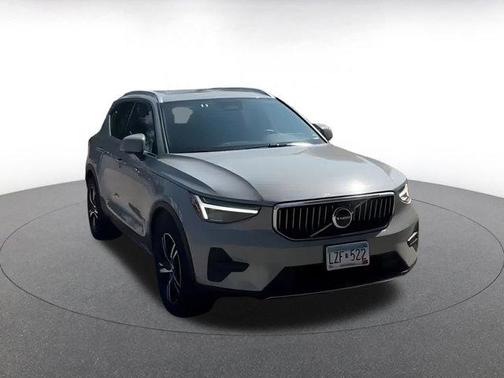 2024 Volvo XC40 CORE