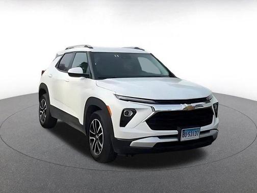 Summit White 2025 Chevrolet Trailblazer LT