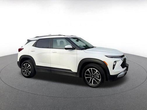 Summit White 2025 Chevrolet Trailblazer LT