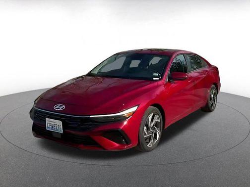 2025 Hyundai ELANTRA SEL