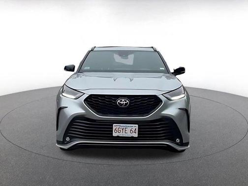 Celestial Silver Metallic 2025 Toyota Highlander XSE