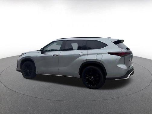 Celestial Silver Metallic 2025 Toyota Highlander XSE