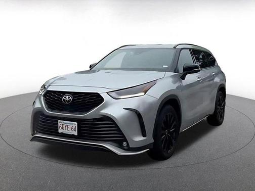 Celestial Silver Metallic 2025 Toyota Highlander XSE
