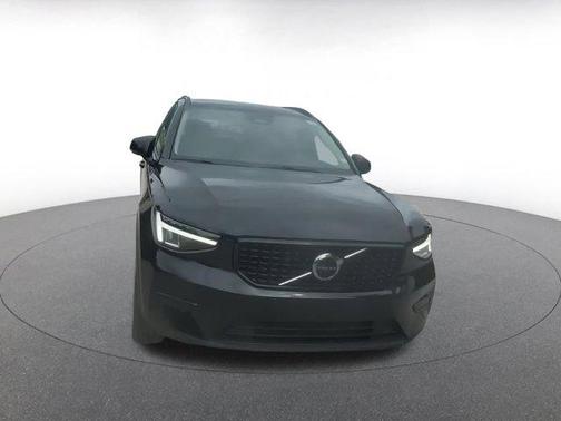 2024 Volvo XC40 CORE