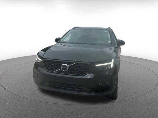 2024 Volvo XC40 CORE
