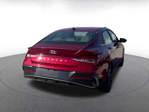 2025 Hyundai ELANTRA SEL