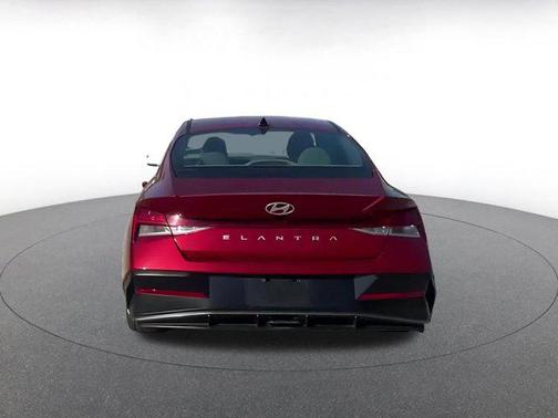 2025 Hyundai ELANTRA SEL