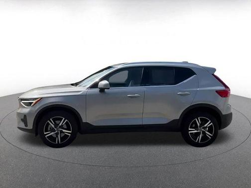 2024 Volvo XC40 CORE