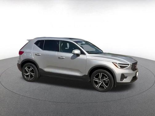 2024 Volvo XC40 CORE