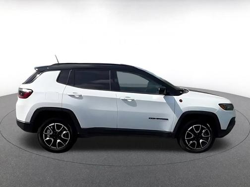 Bright White Clearcoat 2025 Jeep Compass Trailhawk